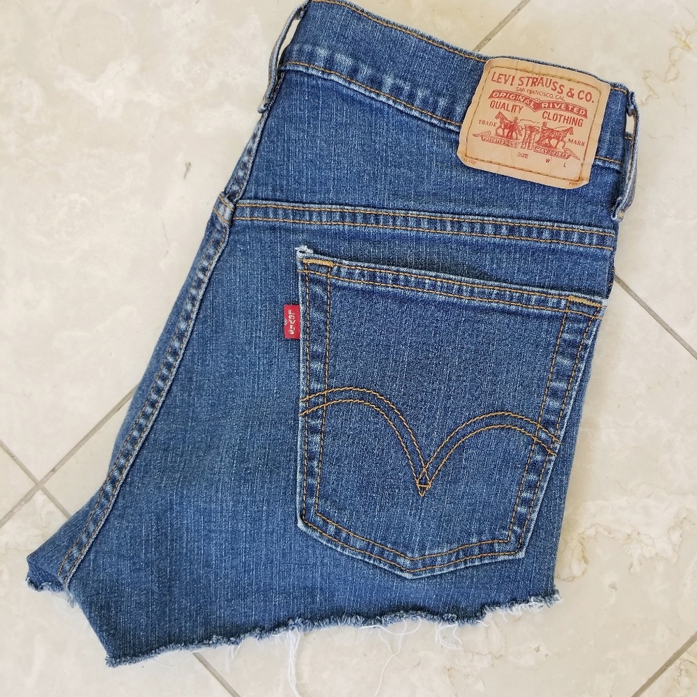 Levi's Distressed Shorts - Picture 3 of 8